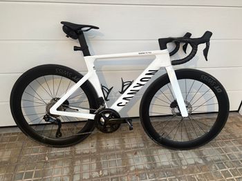 Used Canyon Aeroad CF SLX 7 Di2 2026 2026 Road & Gravel, White — image 1 of 3