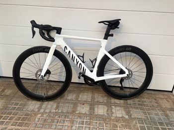 Used Canyon Aeroad CF SLX 7 Di2 2026 2026 Road & Gravel, White — image 3 of 3