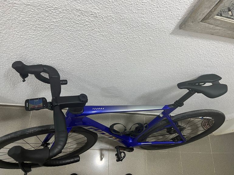 Used Giant Propel Advanced 1 2024 2024 Road & Gravel, Blue — image 6 of 6