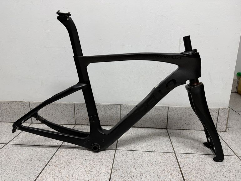 Used Pinarello PINARELLO F9 DISC RAZOR BLACK FRAME 2023 Frameset 2023 Road & Gravel, Black — image 1 of 6