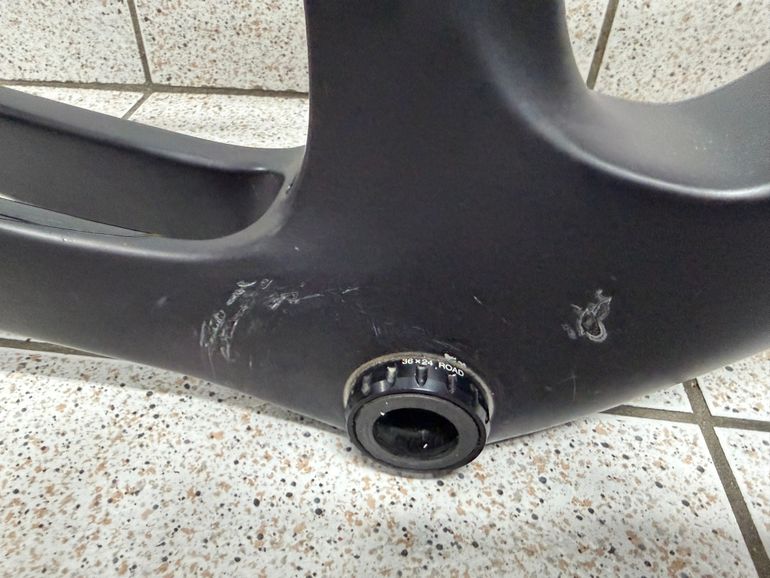 Used Pinarello PINARELLO F9 DISC RAZOR BLACK FRAME 2023 Frameset 2023 Road & Gravel, Black — image 5 of 6