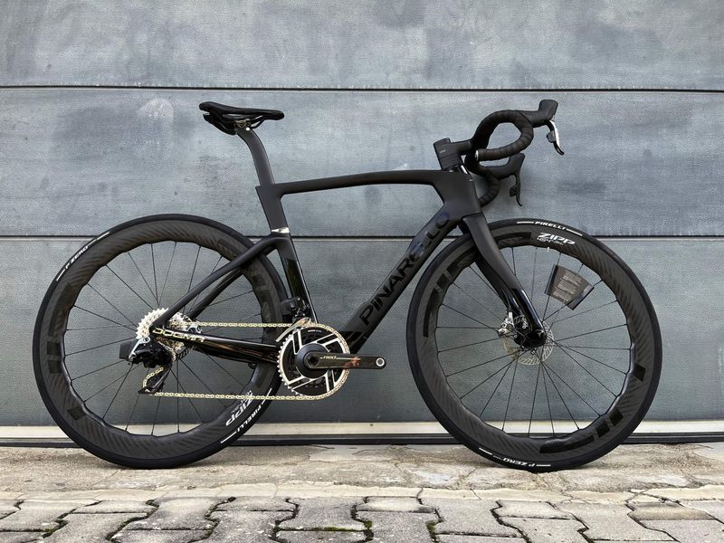 Pinarello Dogma F 2025 + Zipp 454 NSW + SRAM Red AXS 2025 Road & Gravel d'occasion