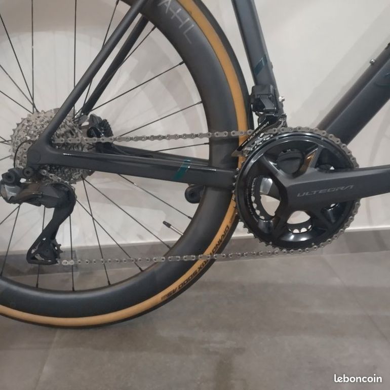 Used Canyon Ultimate Shimano Ultegra Di2 2023 Road & Gravel, Black — image 3 of 3