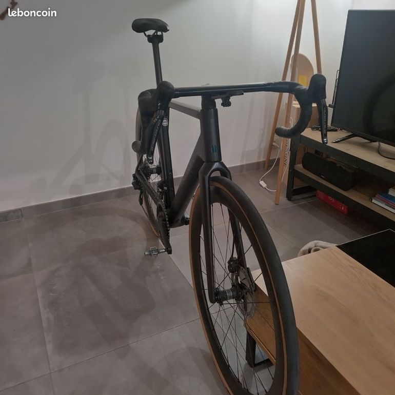 Used Canyon Ultimate Shimano Ultegra Di2 2023 Road & Gravel, Black — image 2 of 3