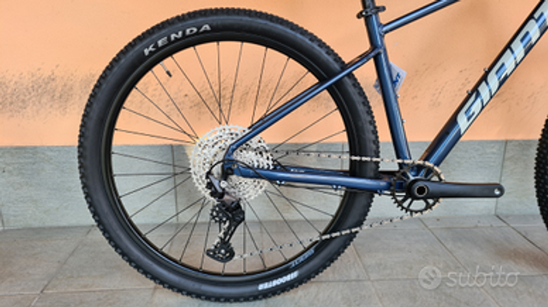 Giant Talon 0 2023 Mountainbike usato, Blu — immagine 3 di 6