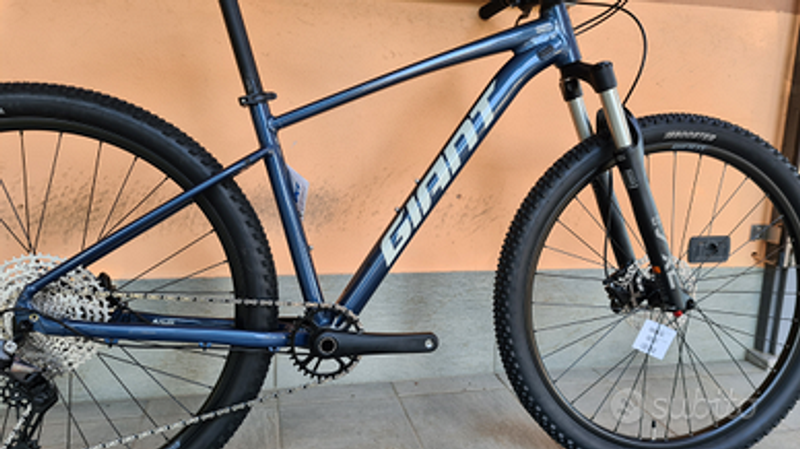 Giant Talon 0 2023 Mountainbike usato, Blu — immagine 4 di 6