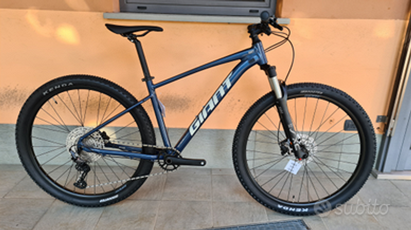 Giant Talon 0 2023 Mountainbike usato, Blu — immagine 1 di 6