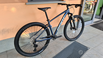 Giant Talon 0 2023 Mountainbike usato, Blu — immagine 5 di 6