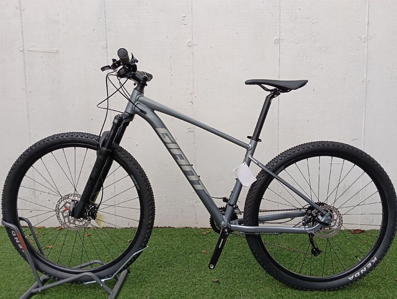 Brugt Giant Talon 2 2022 Mountainbike — billede 1 af 6