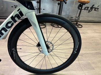Used Bianchi Oltre Comp Rival eTap AXS 2024 2024 Road & Gravel — image 4 of 5