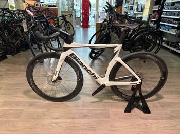 Used Bianchi Oltre Comp Rival eTap AXS 2024 2024 Road & Gravel — image 3 of 5