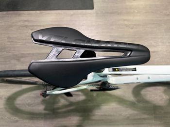 Used Bianchi Oltre Comp Rival eTap AXS 2024 2024 Road & Gravel — image 2 of 5