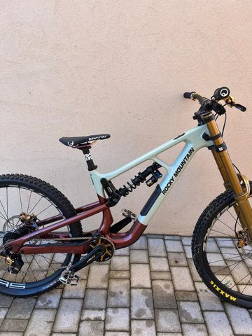 Brugt Rocky Mountain Slayer C90 Shimano 2024 2024 Mountainbike — billede 1 af 4