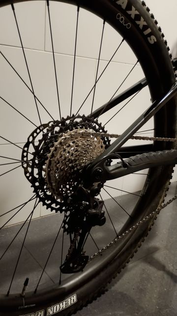 Orbea OIZ M10 2024 2024 Mountainbike usato, Nero — immagine 2 di 20
