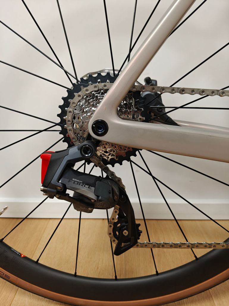 Used Scott Addict RC 10 2022 2022 Road & Gravel, Light Gray — image 3 of 7