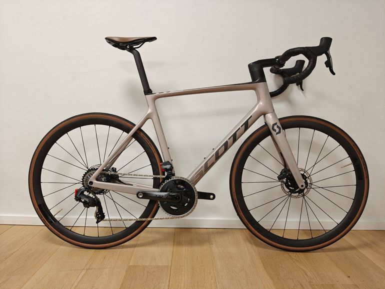 Used Scott Addict RC 10 2022 2022 Road & Gravel, Light Gray — image 1 of 7