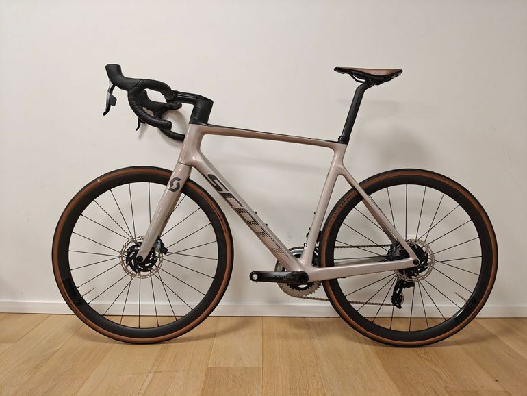 Used Scott Addict RC 10 2022 2022 Road & Gravel, Light Gray — image 7 of 7