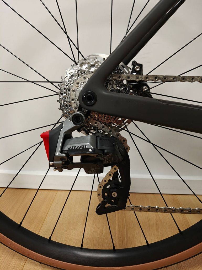 Used Scott Addict RC 30 2024 2024 Road & Gravel — image 3 of 7