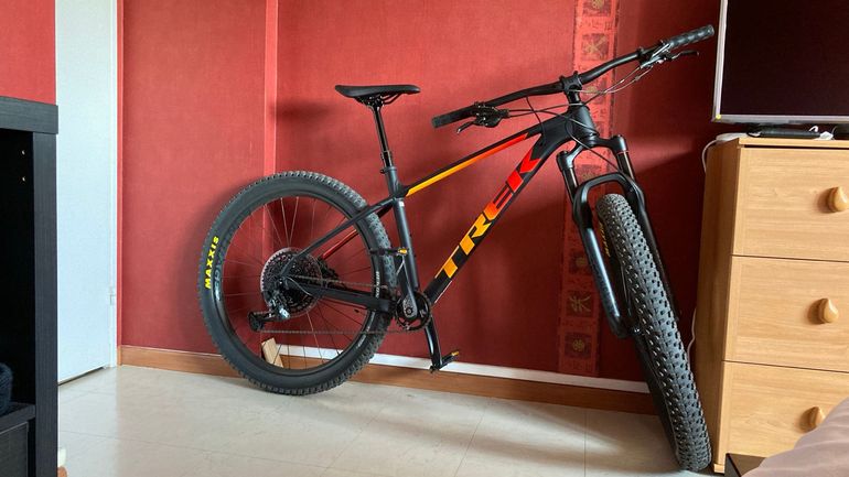 Used Trek Roscoe 8 2020 2020 Mountainbike, Black, 27.5 — image 1 of 3
