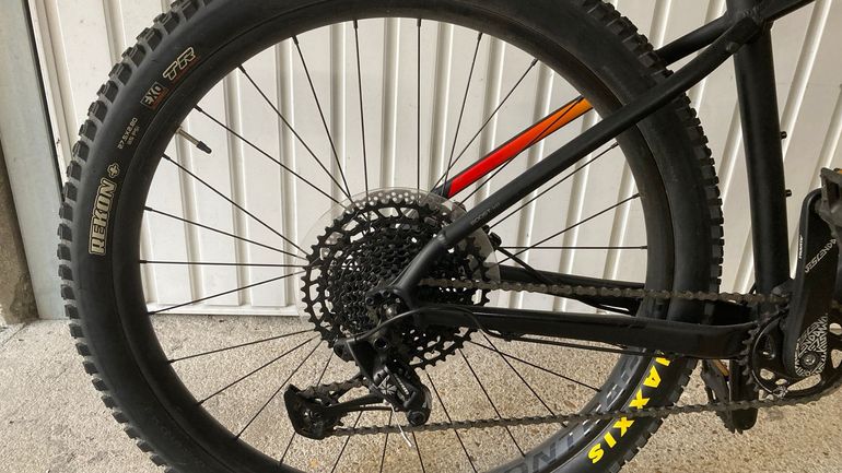 Used Trek Roscoe 8 2020 2020 Mountainbike, Black, 27.5 — image 3 of 3