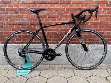 Tweedehands Bianchi NEW! Bianchi Via Nirone 7 Milano 1885/Roadbike/Shimano 105/Size 55 (More Sizes Availible) 2024 Road & Gravel