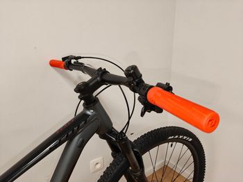 Used Scott Scale 970 2022 2022 Mountainbike, Light Gray, 29 — image 4 of 7