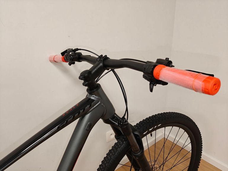 Used Scott Scale 970 2022 2022 Mountainbike, Gris claro — image 4 of 7