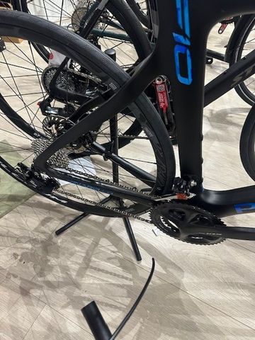 Gebrauchtes Pinarello F10 Disk 2020 Road & Gravel, Schwarz — Bild 3 von 3
