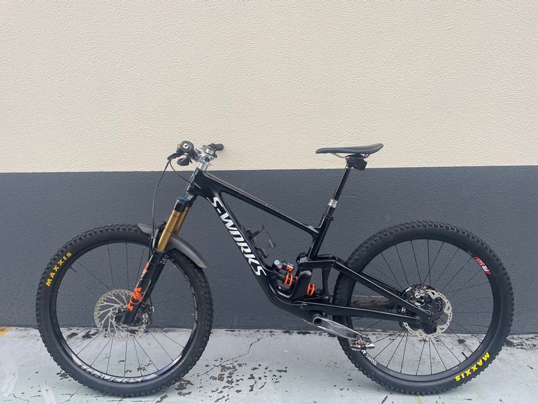 Used Specialized Enduro 2023 Mountainbike, Black — image 2 of 7