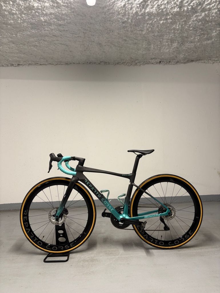 Used Bianchi Specialissima RC 2025 Road & Gravel, Black — image 1 of 3