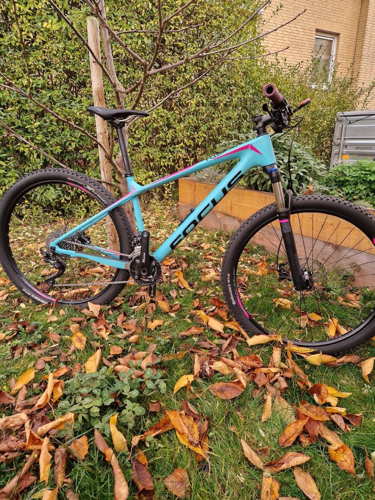 Used Focus Focus Raven Donna 27.5 Carbon 2017 Mountainbike, Blue, 27.5 (650B) — image 1 of 8