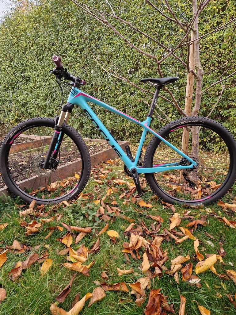 Used Focus Focus Raven Donna 27.5 Carbon 2017 Mountainbike, Blue, 27.5 (650B) — image 2 of 8