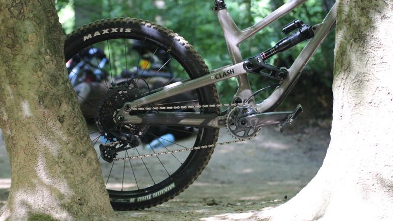 Used Commencal CLASH RIDE NEW ROCKSHOX 2022 2022 Mountainbike, White, 27.5 — image 3 of 6