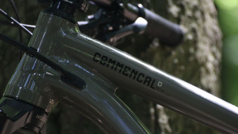 Used Commencal CLASH RIDE NEW ROCKSHOX 2022 2022 Mountainbike, White, 27.5 — image 6 of 6