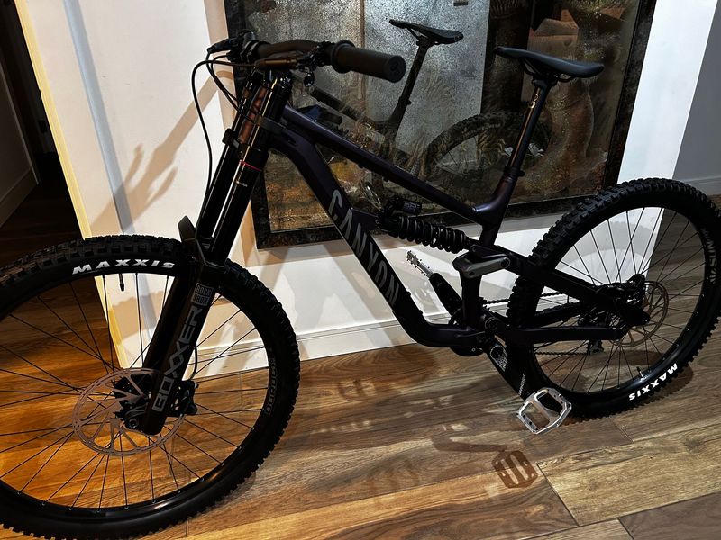 Used Canyon Torque DH CLLCTV 2024 2024 Mountainbike, Purple, 29, 27.5 — image 4 of 4