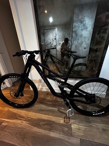 Used Canyon Torque DH CLLCTV 2024 2024 Mountainbike, Purple, 29, 27.5 — image 2 of 4