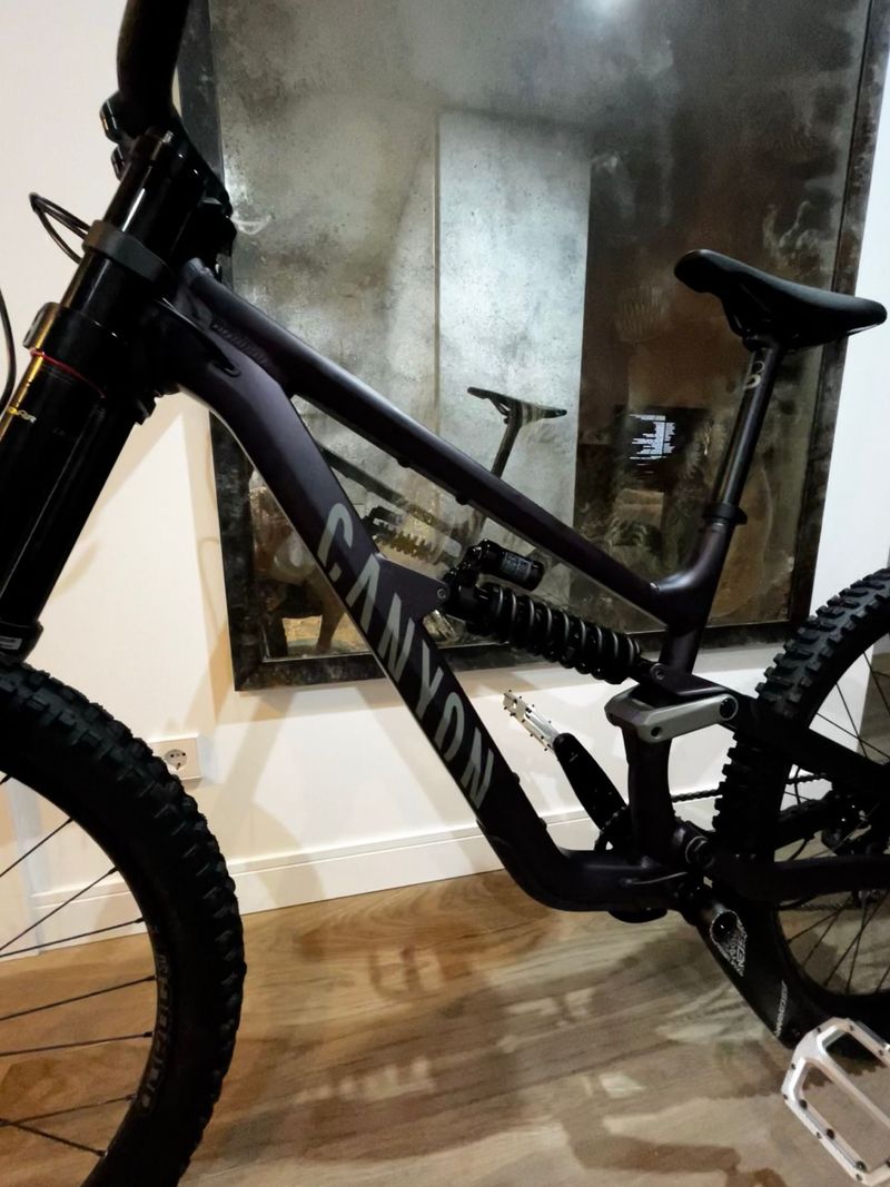 Used Canyon Torque DH CLLCTV 2024 2024 Mountainbike, Purple, 29, 27.5 — image 3 of 4