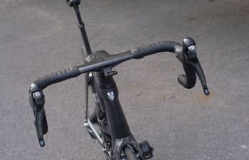 Used Trek Madone 9.5 H2 Compact 2016 2016 Road & Gravel, Black — image 4 of 4