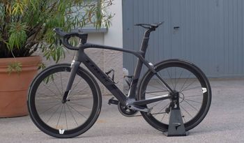 Used Trek Madone 9.5 H2 Compact 2016 2016 Road & Gravel, Black — image 2 of 4
