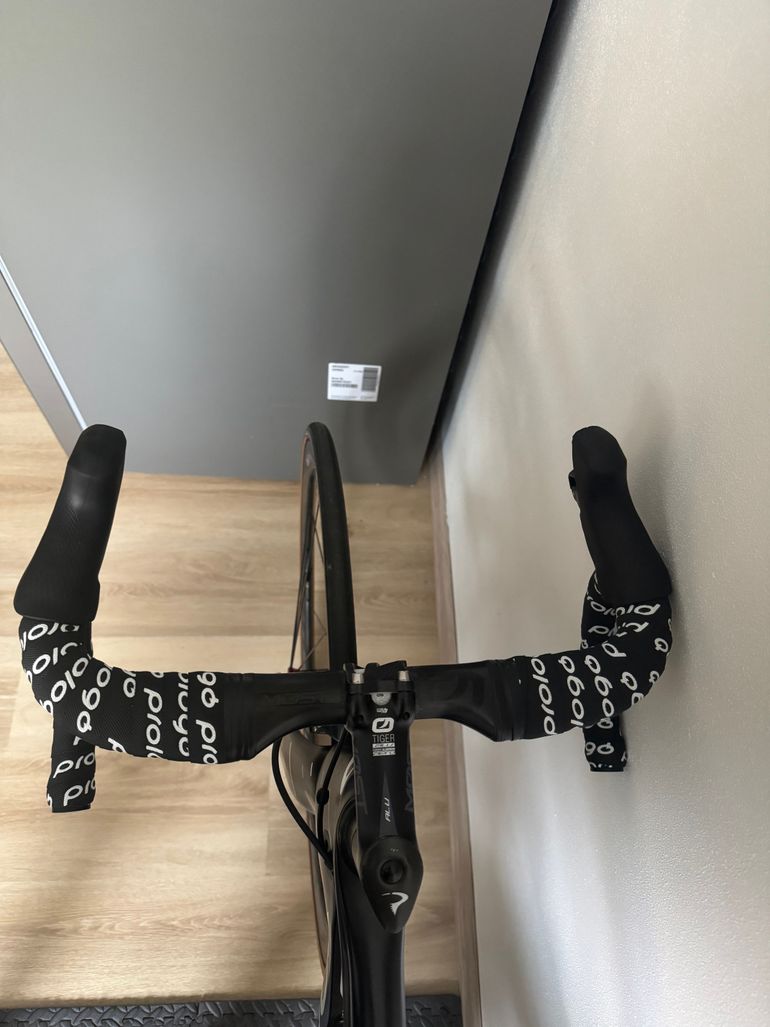 Used Pinarello DOGMA F10 2018 Road & Gravel, Schwarz — image 3 of 9