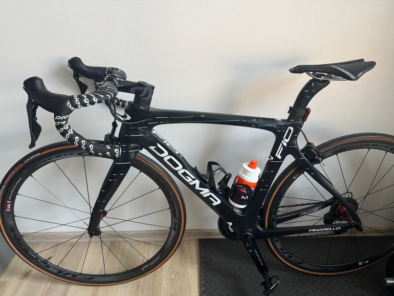 Used Pinarello DOGMA F10 2018 Road & Gravel, Schwarz — image 1 of 9