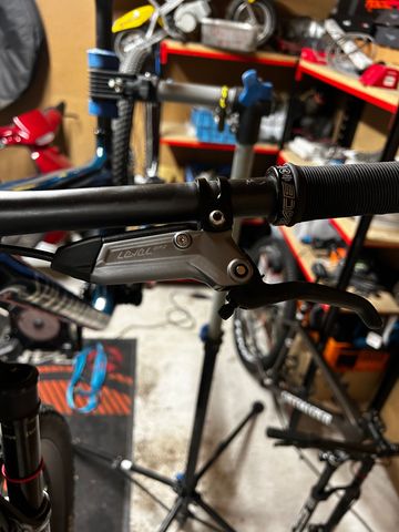 Used Specialized Epic SRAM X01 2025 Mountainbike, Blue — image 6 of 7