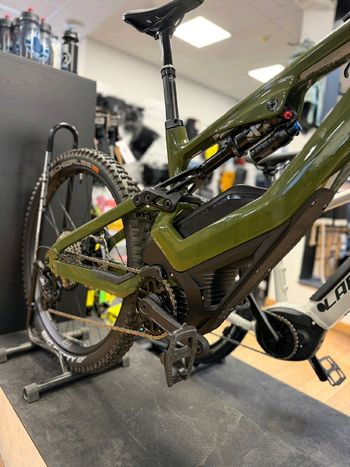 Used Lapierre Overvolt Shimano Deore XT 2025 Mountainbike, Green — image 10 of 10