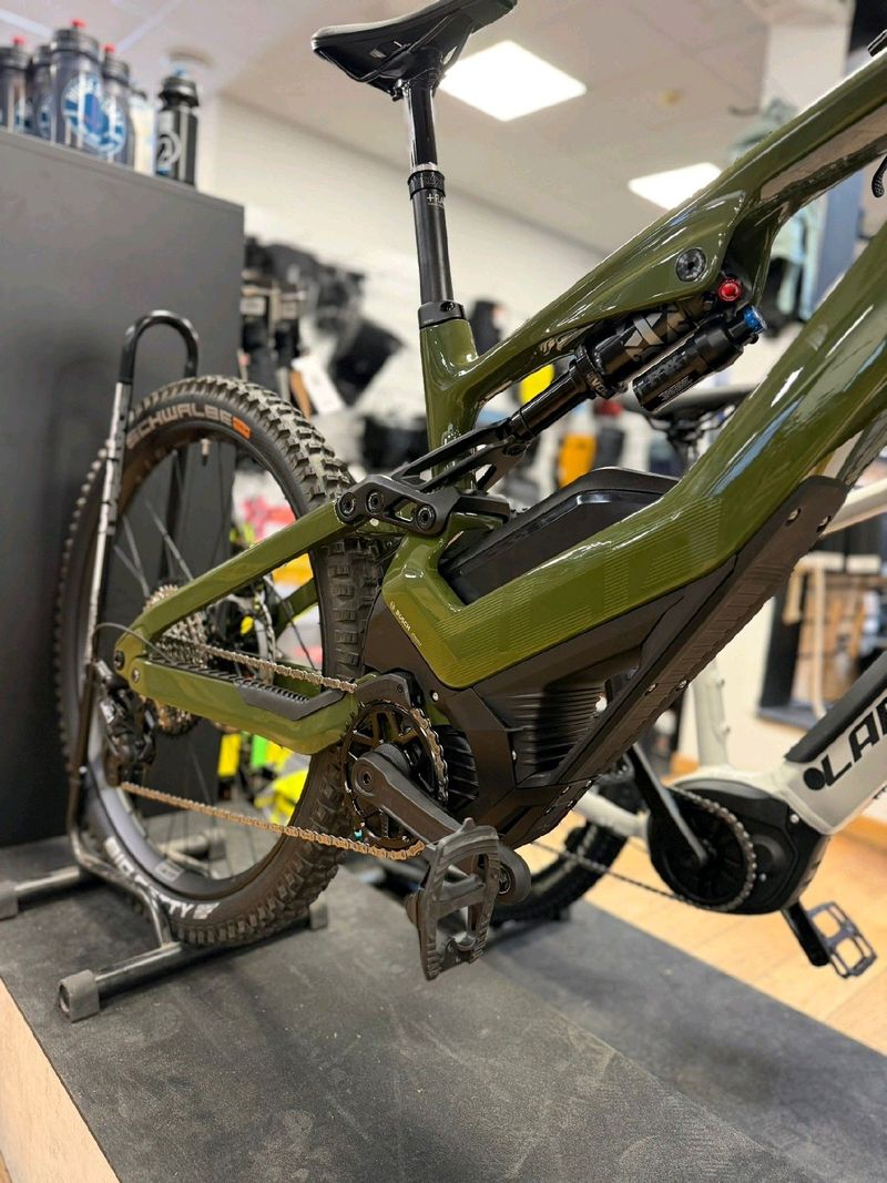 Used Lapierre Overvolt Shimano Deore XT 2025 Mountainbike, Green — image 10 of 10