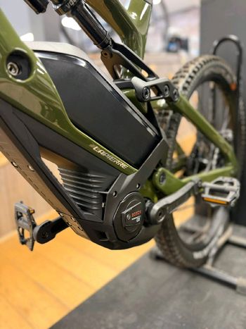 Used Lapierre Overvolt Shimano Deore XT 2025 Mountainbike, Green — image 8 of 10