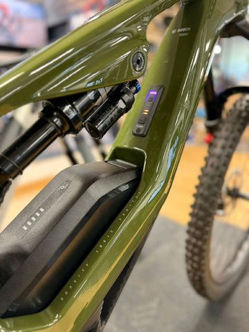 Used Lapierre Overvolt Shimano Deore XT 2025 Mountainbike, Green — image 9 of 10