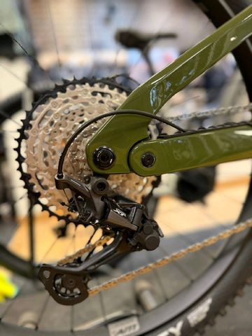 Used Lapierre Overvolt Shimano Deore XT 2025 Mountainbike, Green — image 4 of 10