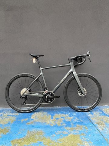 Used Scott Addict 30 2024 Road & Gravel