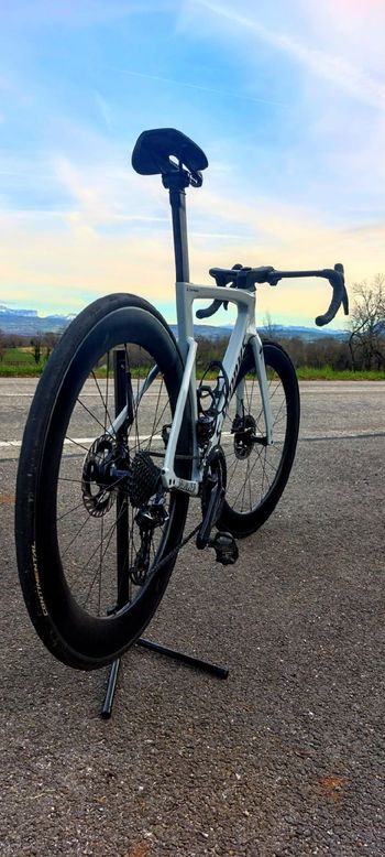 Used Specialized Venge Shimano Dura Ace Di2 2020 Road & Gravel, Light Gray — image 2 of 5