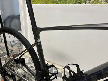 Używany Giant Defy Advanced 1 2025 2025 Road & Gravel — zdjęcie 5 z 6